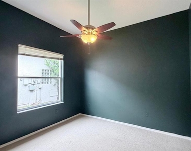 9639 Fox Hearst Road - Photo Thumbnail 12