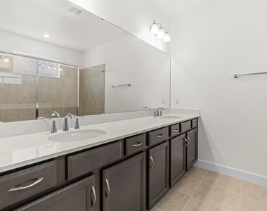 933 Signet Drive - Photo Thumbnail 16