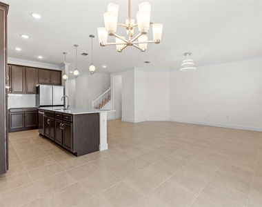 933 Signet Drive - Photo Thumbnail 9