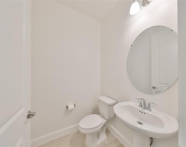 933 Signet Drive - Photo Thumbnail 18