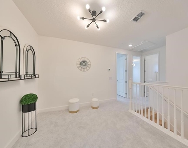 933 Signet Drive - Photo Thumbnail 20