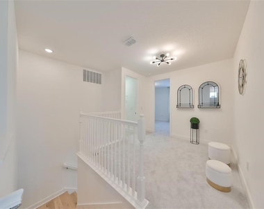 933 Signet Drive - Photo Thumbnail 21