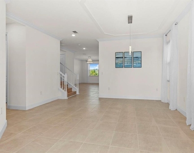 933 Signet Drive - Photo Thumbnail 11
