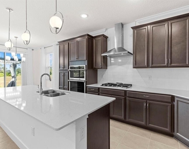 933 Signet Drive - Photo Thumbnail 6