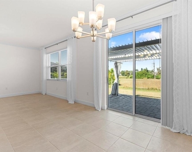 933 Signet Drive - Photo Thumbnail 10