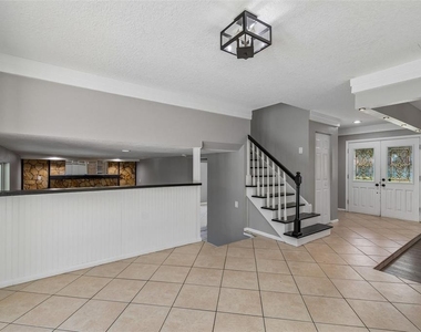 7111 Gateway Court - Photo Thumbnail 15
