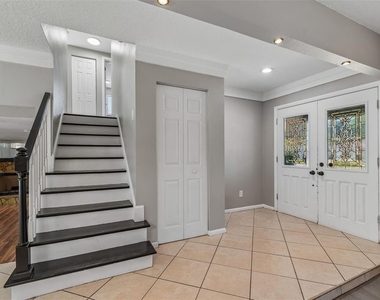 7111 Gateway Court - Photo Thumbnail 6