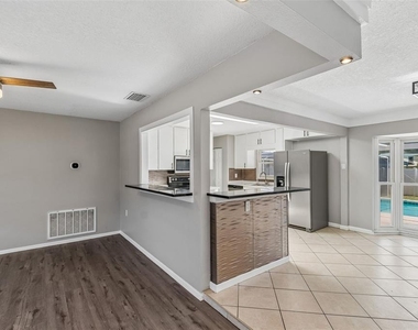 7111 Gateway Court - Photo Thumbnail 13