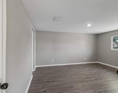 7111 Gateway Court - Photo Thumbnail 39