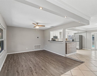 7111 Gateway Court - Photo Thumbnail 7