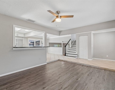 7111 Gateway Court - Photo Thumbnail 9