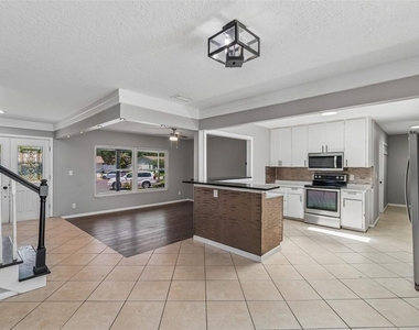 7111 Gateway Court - Photo Thumbnail 16