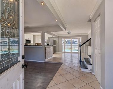 7111 Gateway Court - Photo Thumbnail 5