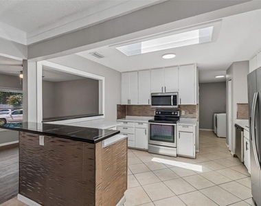 7111 Gateway Court - Photo Thumbnail 17