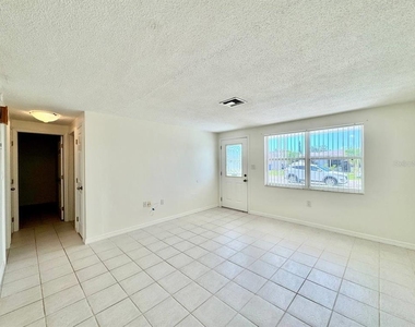 3131 Roxbury Drive - Photo Thumbnail 5