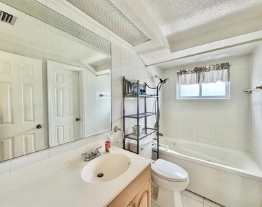 3131 Roxbury Drive - Photo Thumbnail 18