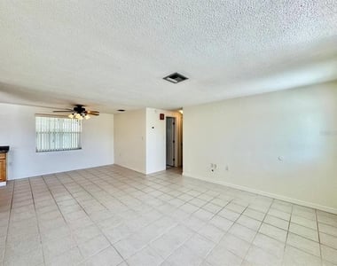 3131 Roxbury Drive - Photo Thumbnail 4