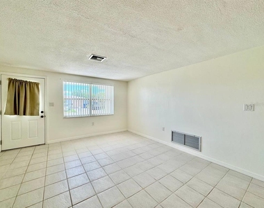 3131 Roxbury Drive - Photo Thumbnail 6