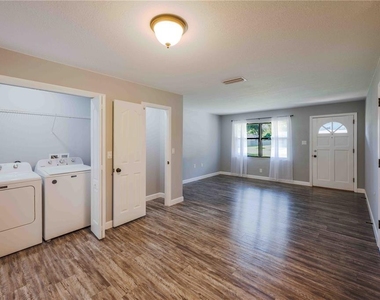 206 James Street - Photo Thumbnail 7
