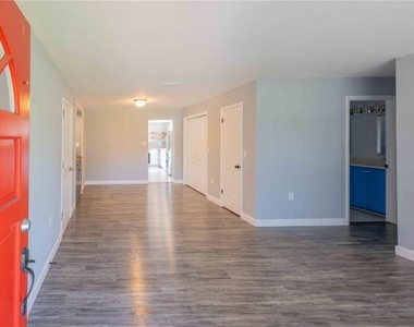 206 James Street - Photo Thumbnail 2