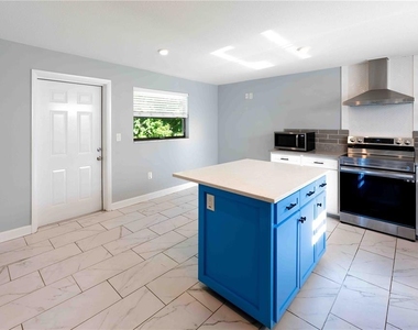 206 James Street - Photo Thumbnail 8