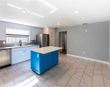206 James Street - Photo Thumbnail 9