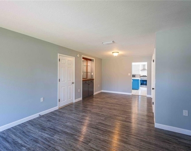 206 James Street - Photo Thumbnail 5