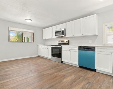 2510 38th Street S - Photo Thumbnail 4