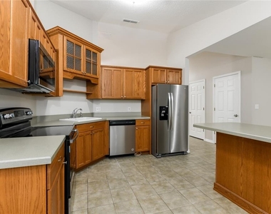 840 High Pointe Circle - Photo Thumbnail 2