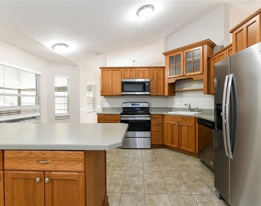 840 High Pointe Circle - Photo Thumbnail 3