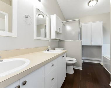 840 High Pointe Circle - Photo Thumbnail 12