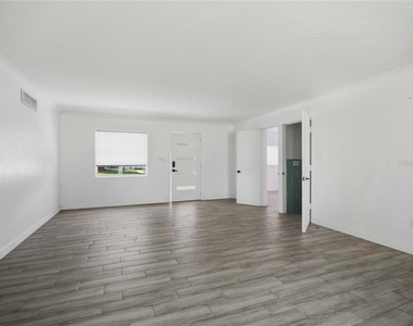 1015 32nd Avenue N - Photo Thumbnail 12