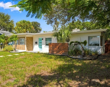 1015 32nd Avenue N - Photo Thumbnail 2