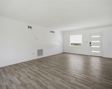 1015 32nd Avenue N - Photo Thumbnail 5