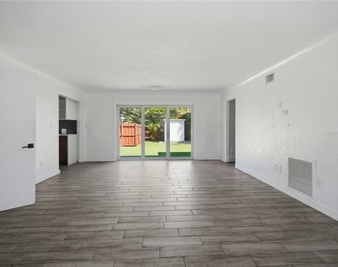 1015 32nd Avenue N - Photo Thumbnail 3