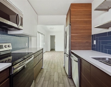 1015 32nd Avenue N - Photo Thumbnail 10