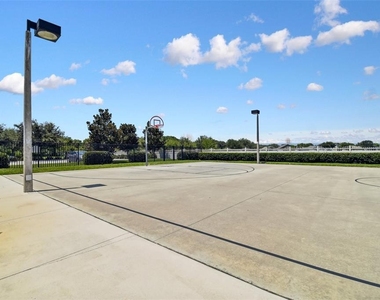 7956 Carriage Pointe Drive - Photo Thumbnail 29