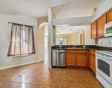 7956 Carriage Pointe Drive - Photo Thumbnail 13