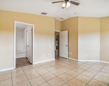 7956 Carriage Pointe Drive - Photo Thumbnail 6