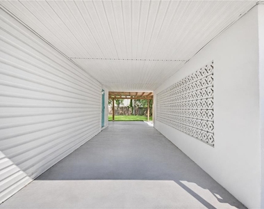9616 Pine Ridge Avenue - Photo Thumbnail 17