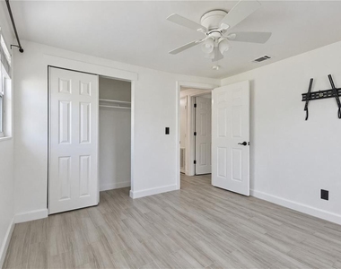 9616 Pine Ridge Avenue - Photo Thumbnail 14