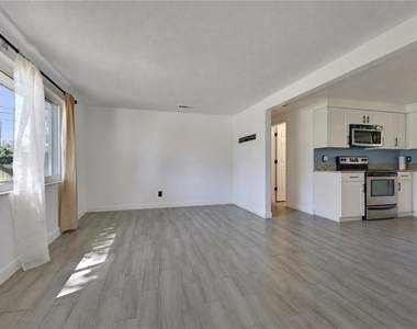 9616 Pine Ridge Avenue - Photo Thumbnail 5