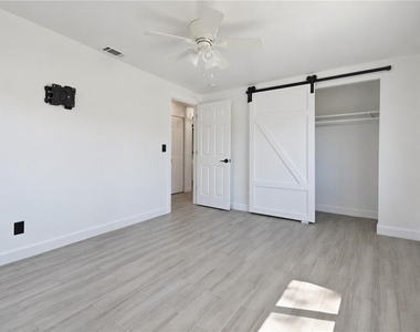 9616 Pine Ridge Avenue - Photo Thumbnail 16