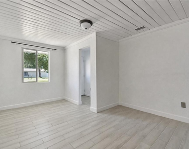 9616 Pine Ridge Avenue - Photo Thumbnail 3