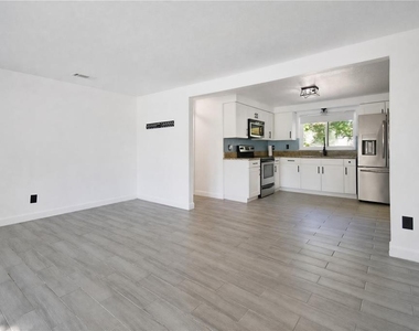 9616 Pine Ridge Avenue - Photo Thumbnail 7