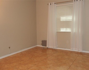 3105 W Horatio Street - Photo Thumbnail 2