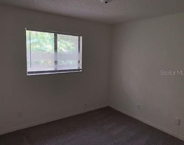 211 Oakwood Boulevard - Photo Thumbnail 9