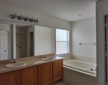 27536 Breakers Drive - Photo Thumbnail 7