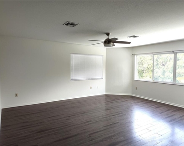 27536 Breakers Drive - Photo Thumbnail 5