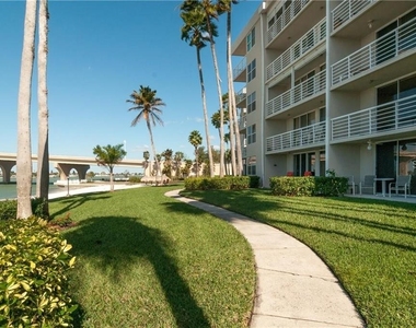 5801 Bahia Del Mar Circle - Photo Thumbnail 36